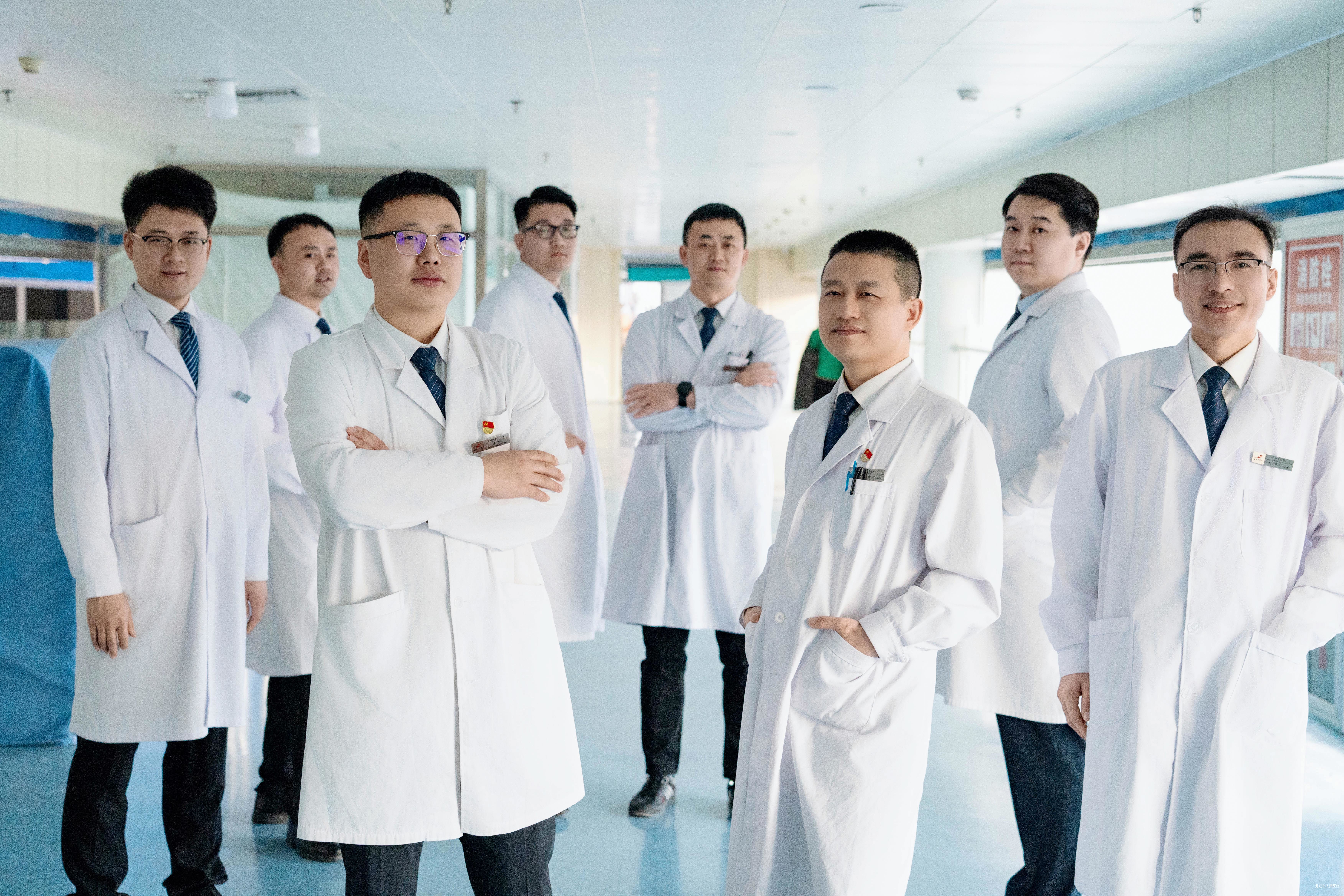 脊柱外科医生.jpg 脊柱外科医生.jpg